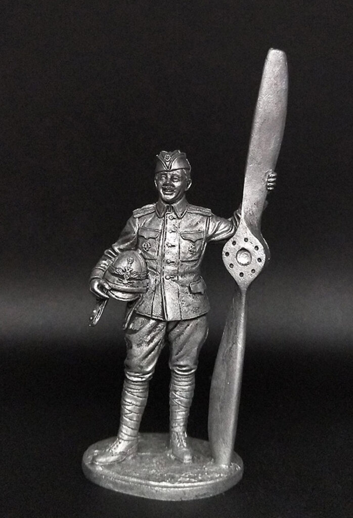 Пилот авиационных частей. Россия, 1914-17 гг. Оловянная военно-историческая миниатюра, пьютер, чернение