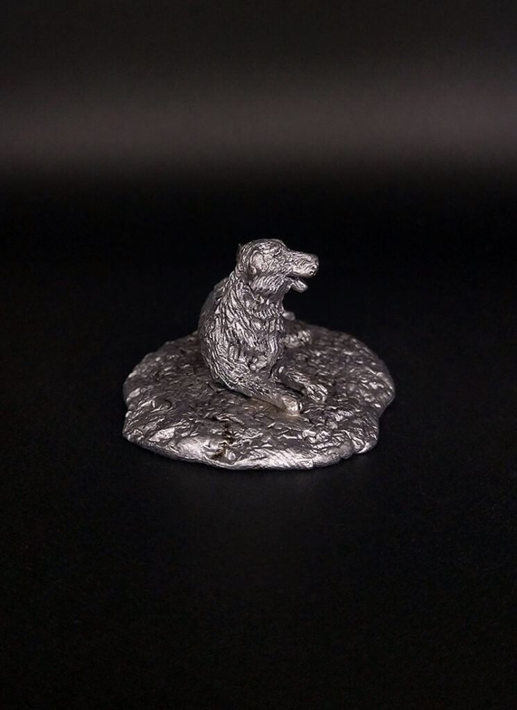 Собака индейцев Кроу. Фигурка из пьютера, литье, пайка, чернение.